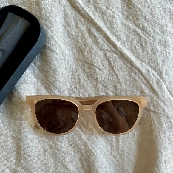 Free Gift! 🎁 Korean Oatmeal and Brown Women's Sunglasses Lightweight - Picture 1 of 4